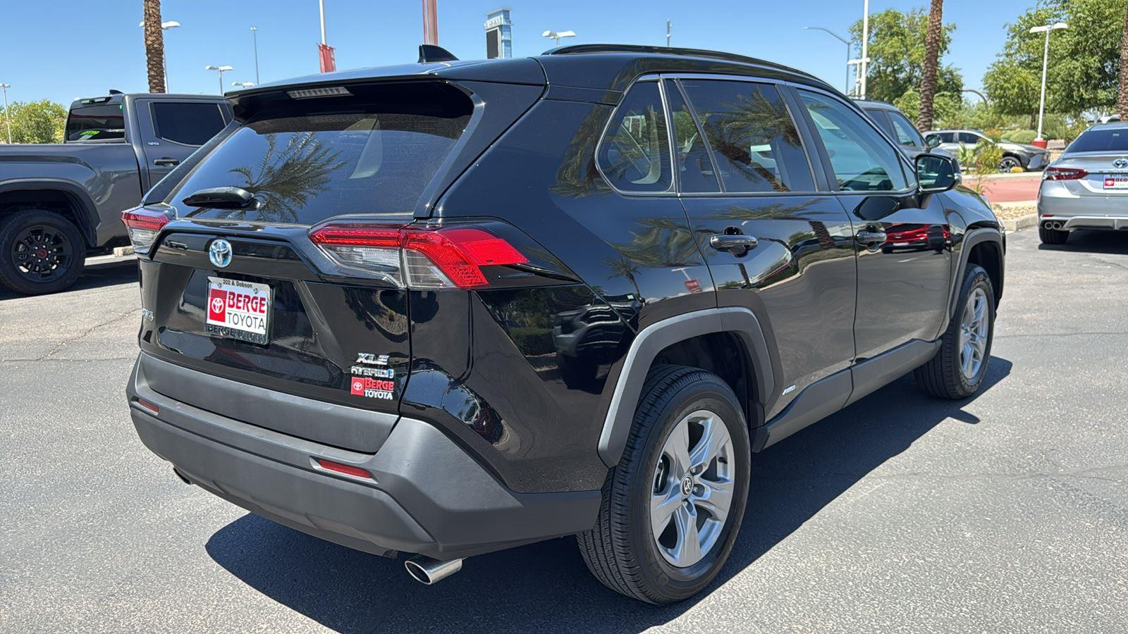 2022 Toyota RAV4 Hybrid XLE photo 5