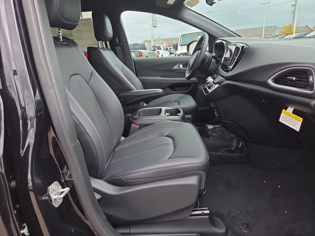 2026 Chrysler Voyager LX photo 26