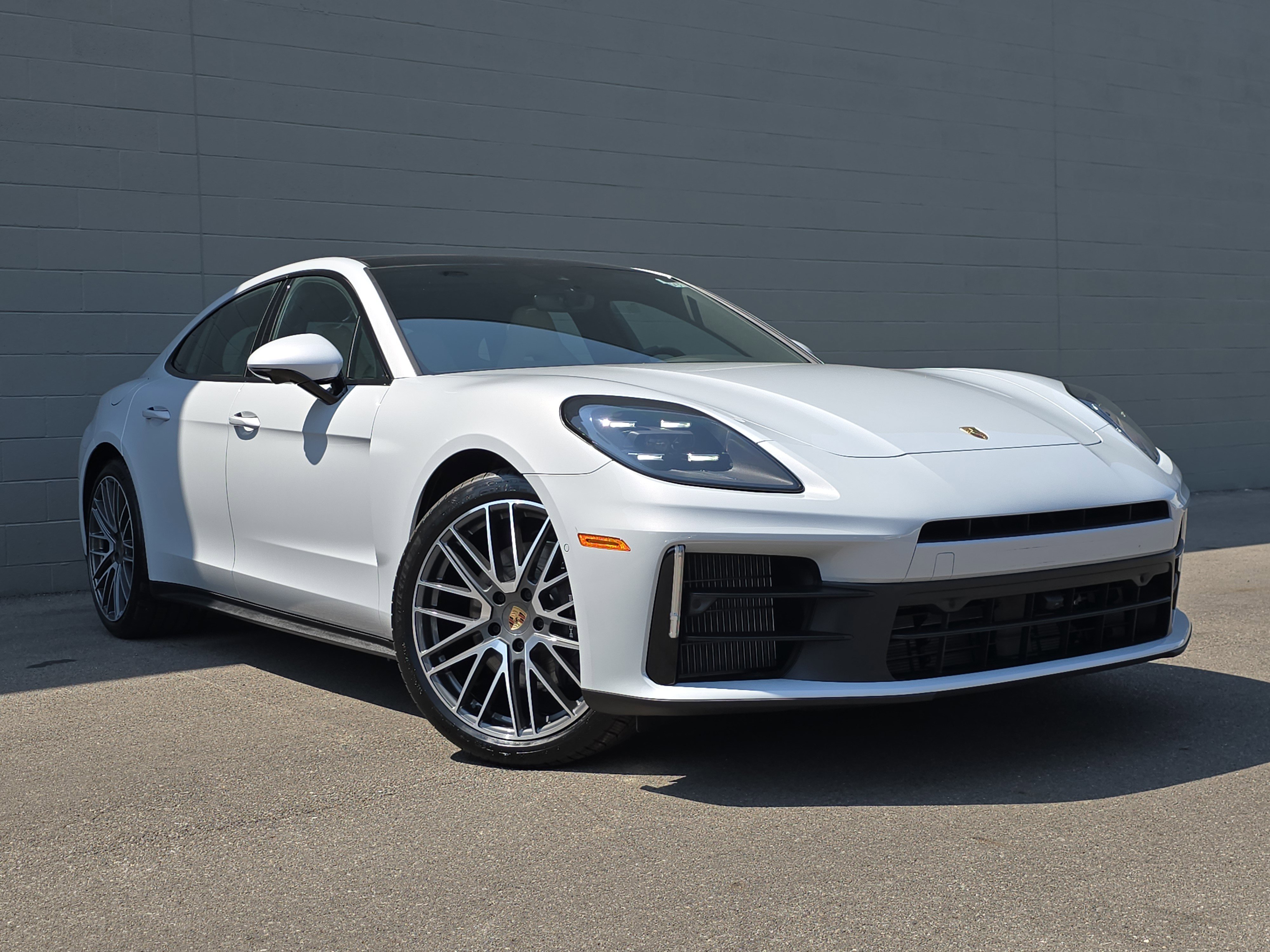 2025 Porsche Panamera 4 photo 2
