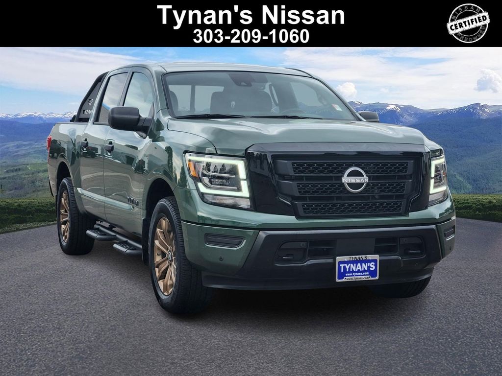 2024 Nissan Titan SV's photo
