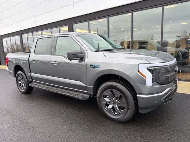 2025 Ford F-150 Lightning Flash's photo