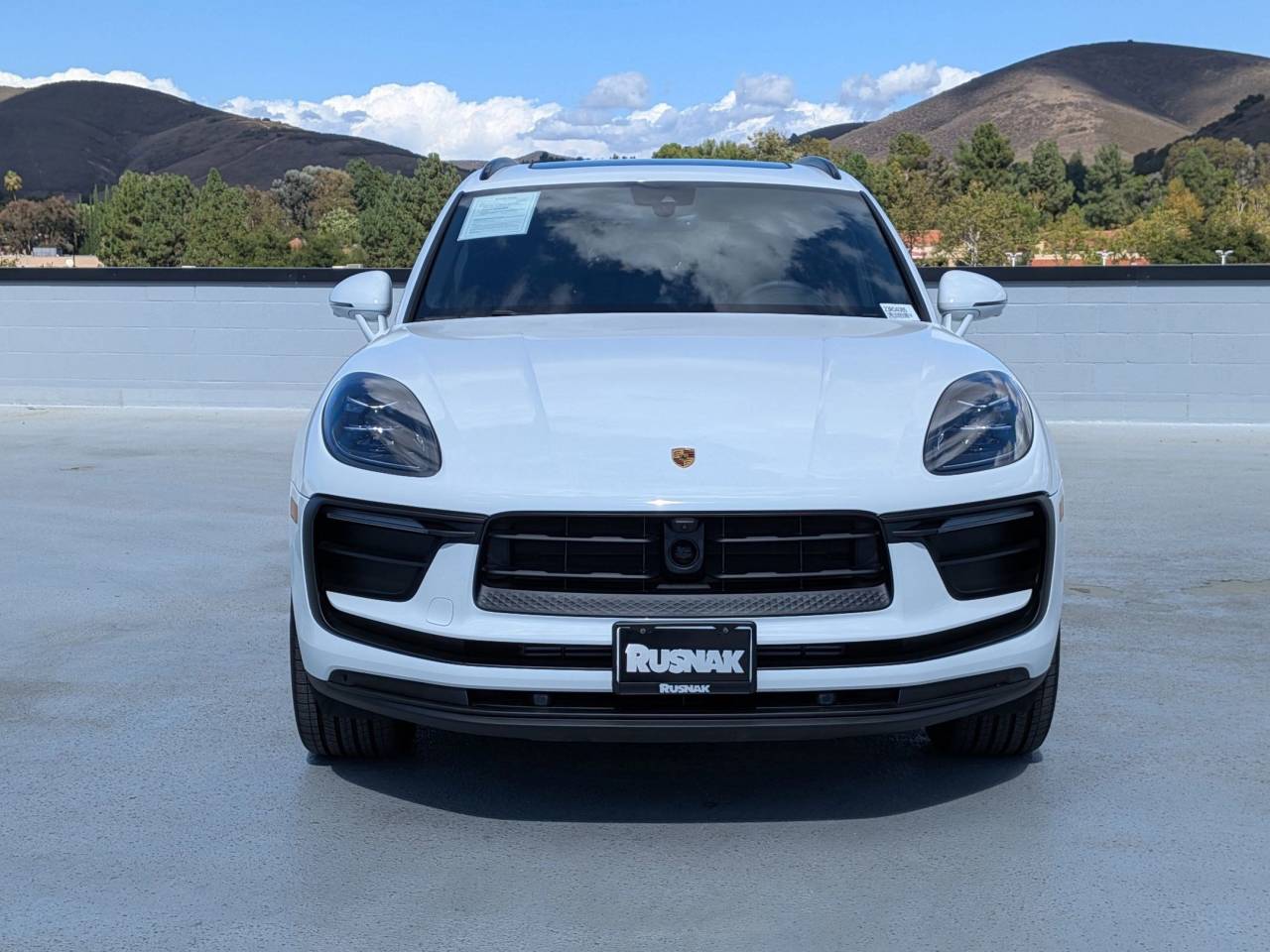 2025 Porsche Macan Base photo 6