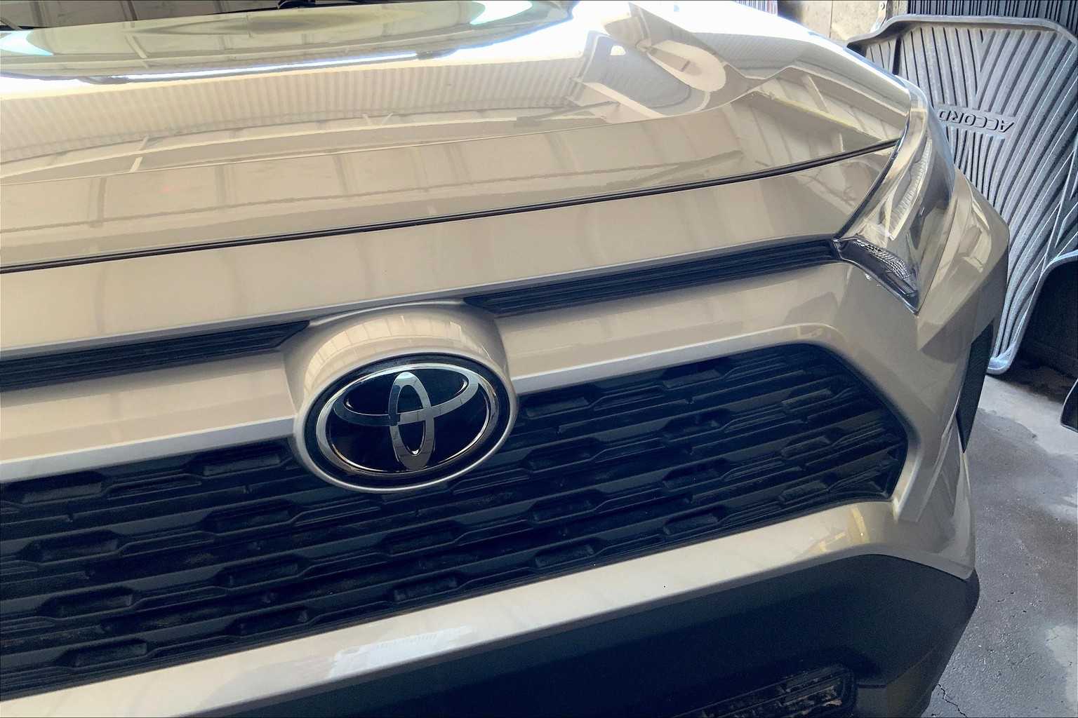 2024 Toyota RAV4 XLE photo 26