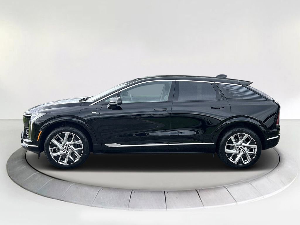 2025 Cadillac Optiq Luxury photo 2