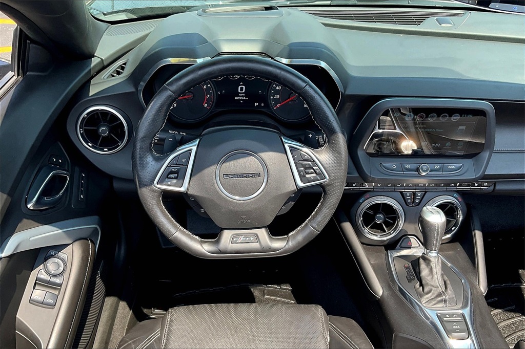 2017 Chevrolet Camaro 2LT photo 4