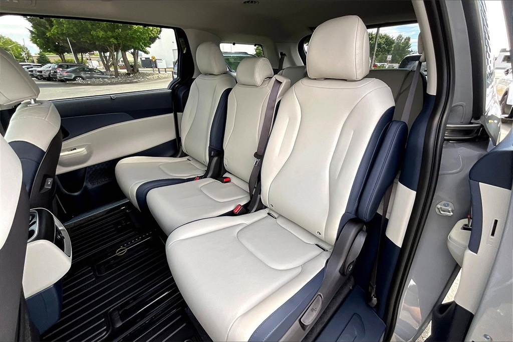 2026 Kia Carnival EX photo 8