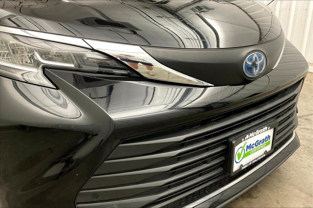 2021 Toyota Sienna XLE photo 29