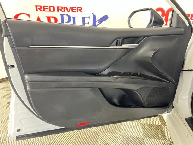 2024 Toyota Camry SE photo 9