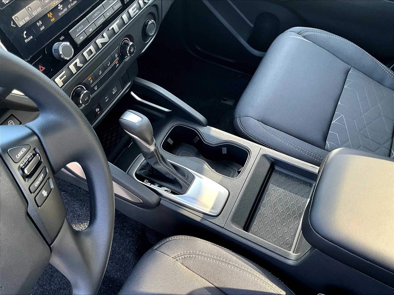 2025 Nissan Frontier SV photo 16