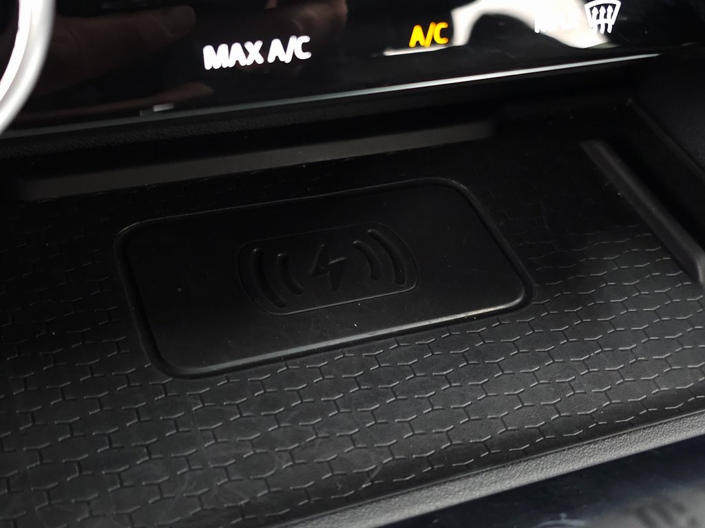 2025 JAGUAR F-PACE - Image 28