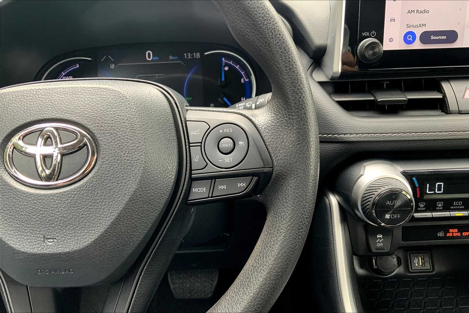 2024 Toyota RAV4 XLE photo 22