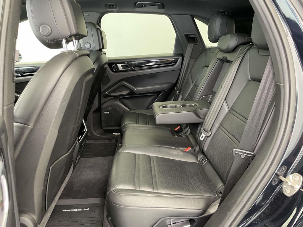 2020 Porsche Cayenne Base photo 17