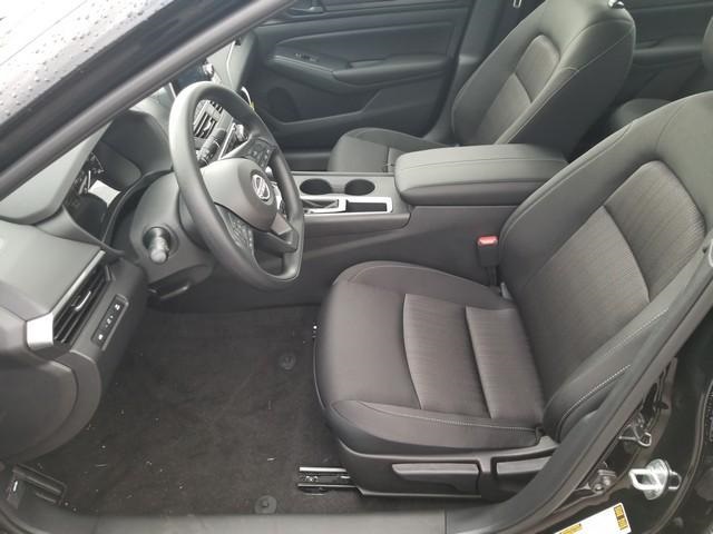 2025 Nissan Altima S photo 11