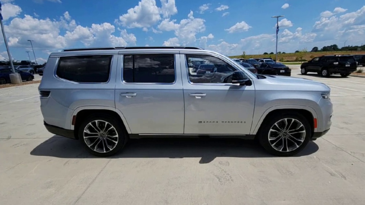 2023 Jeep Grand Wagoneer III photo 32