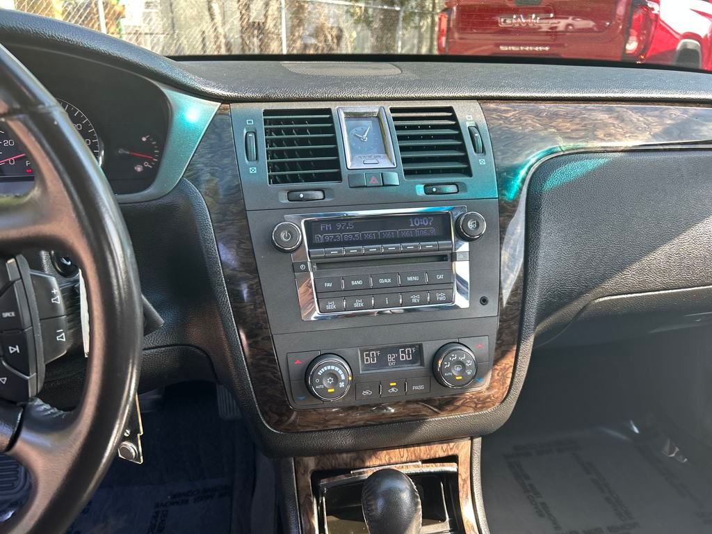 2008 Cadillac DTS Base photo 13