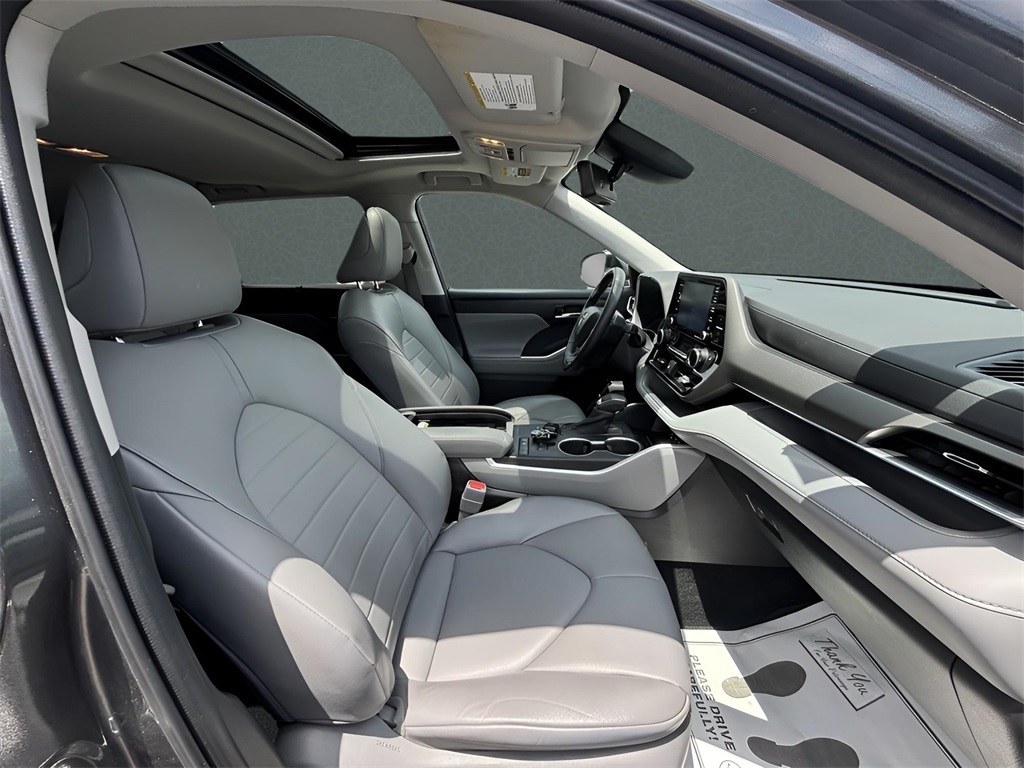 2022 Toyota Highlander Hybrid XLE photo 21