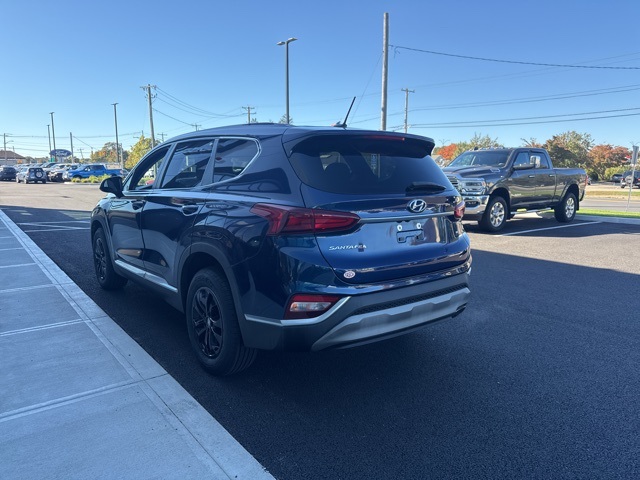 2019 Hyundai Santa Fe SE photo 3