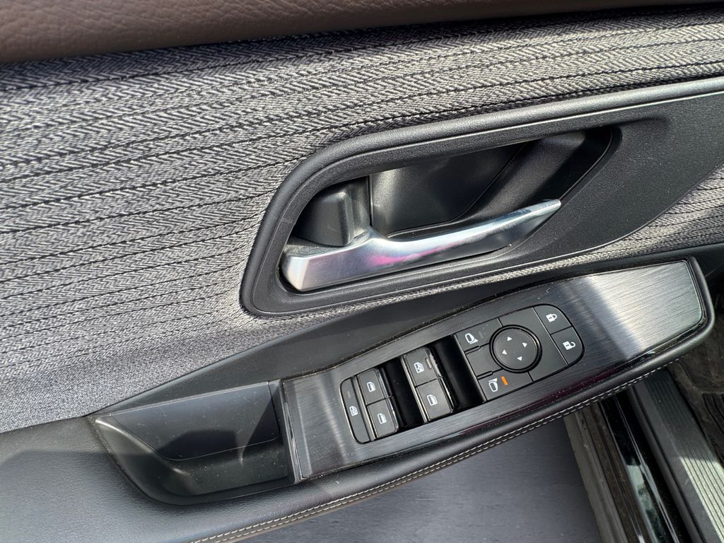 2022 Nissan Rogue SV photo 12