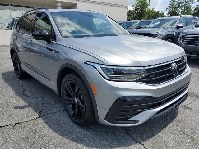 2023 Volkswagen Tiguan SE R-Line Black photo 3