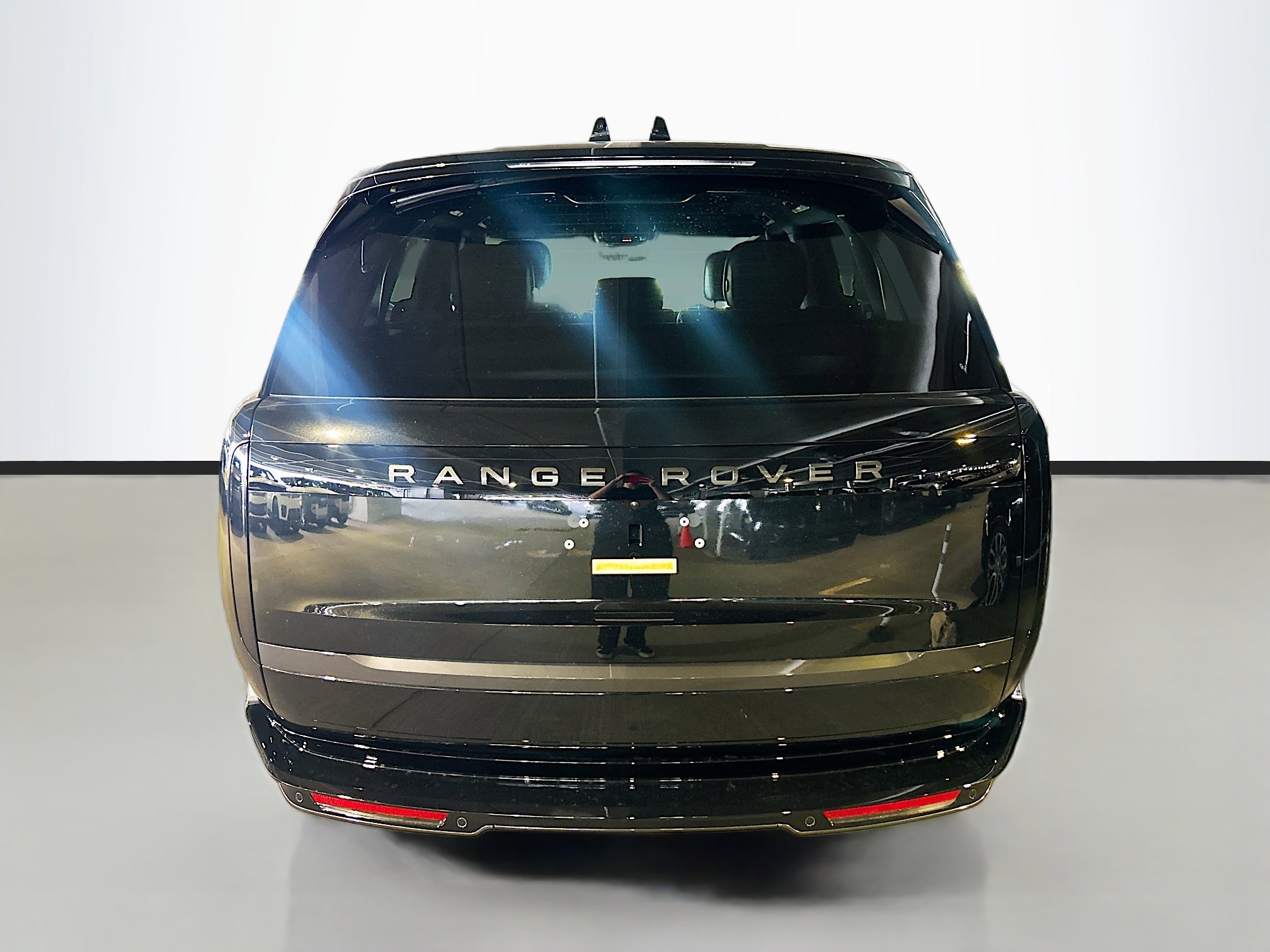 2025 Land Rover Range Rover SE photo 3