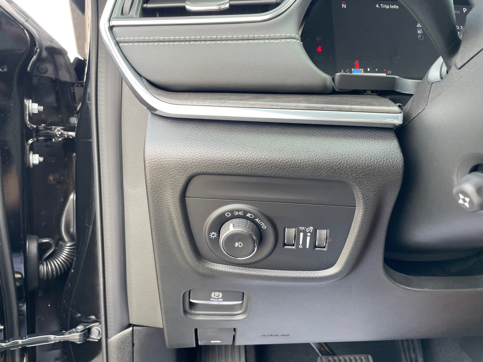 2025 Jeep Grand Cherokee Overland photo 21