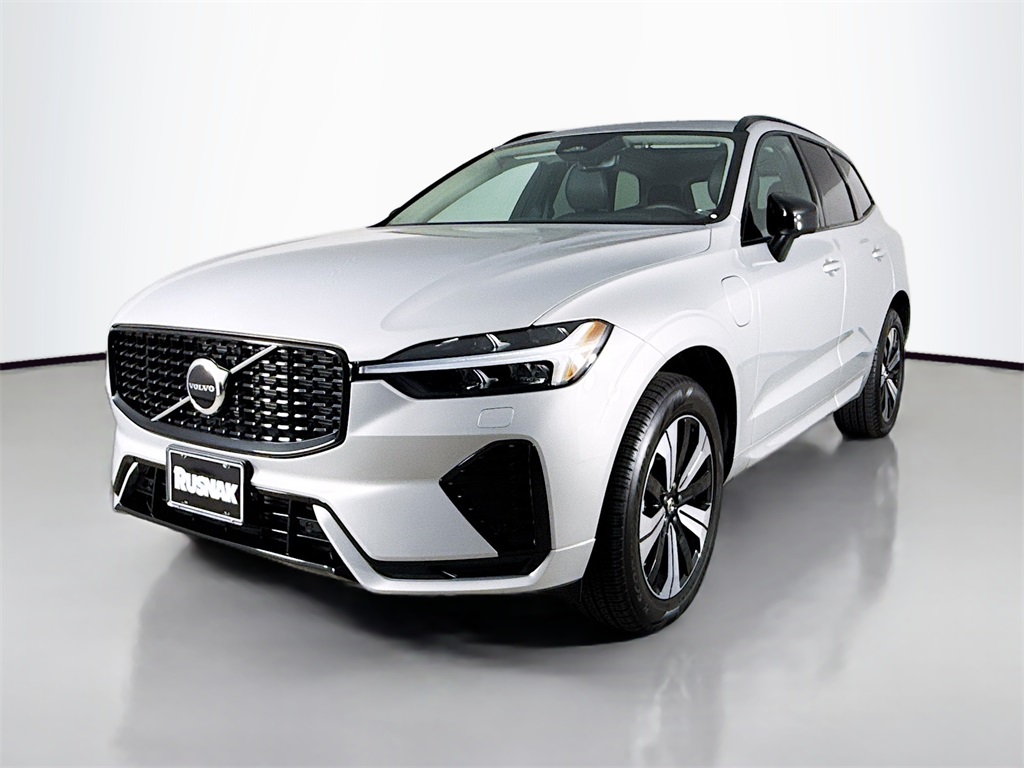 2025 Volvo XC60 Hybrid T8 Core photo 3
