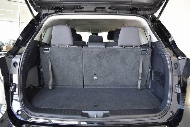 2024 Toyota Highlander LE photo 9