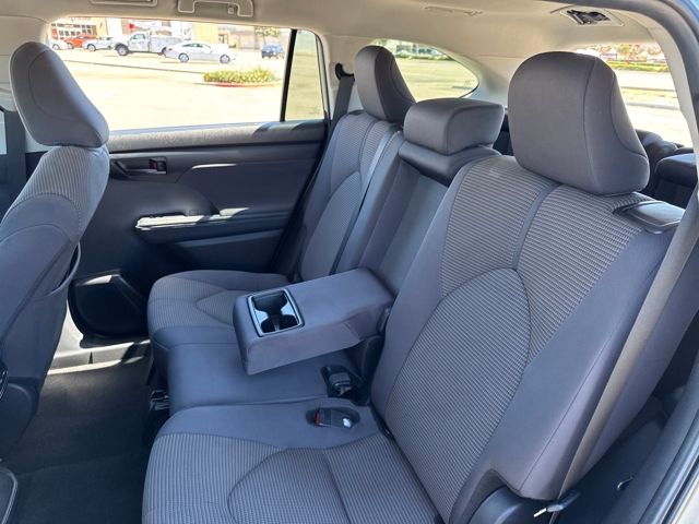 2024 Toyota Highlander LE photo 18