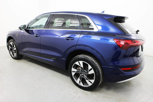 2022 Audi e-tron Premium Plus photo 11