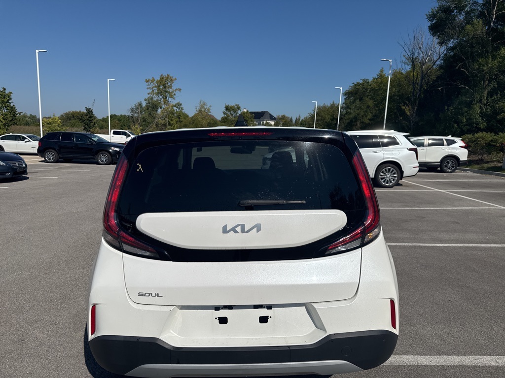 2023 Kia Soul LX photo 3
