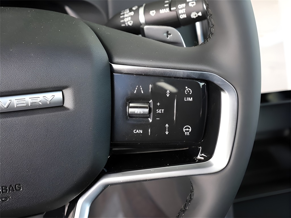 2025 Land Rover Discovery Sport SE photo 30
