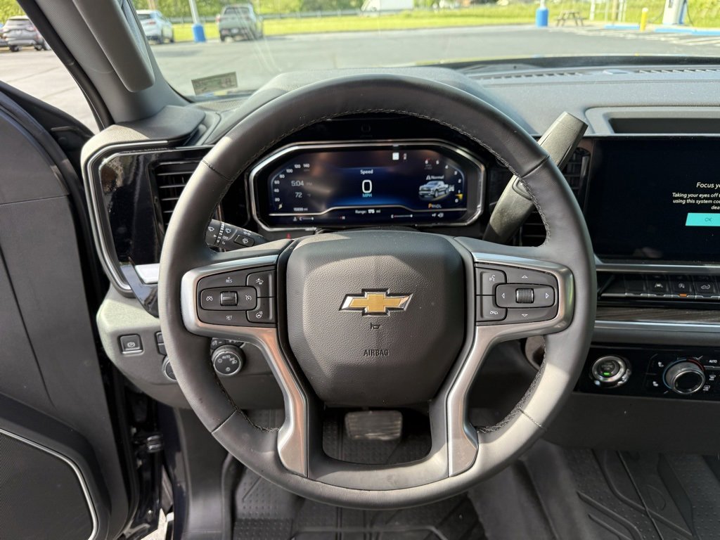 2023 Chevrolet Silverado 1500 LT photo 2