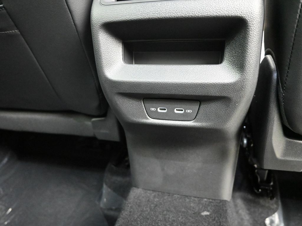 2025 Volkswagen Tiguan SE photo 2