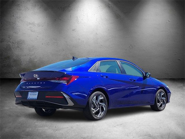 2025 Hyundai Elantra SEL Sport photo 4