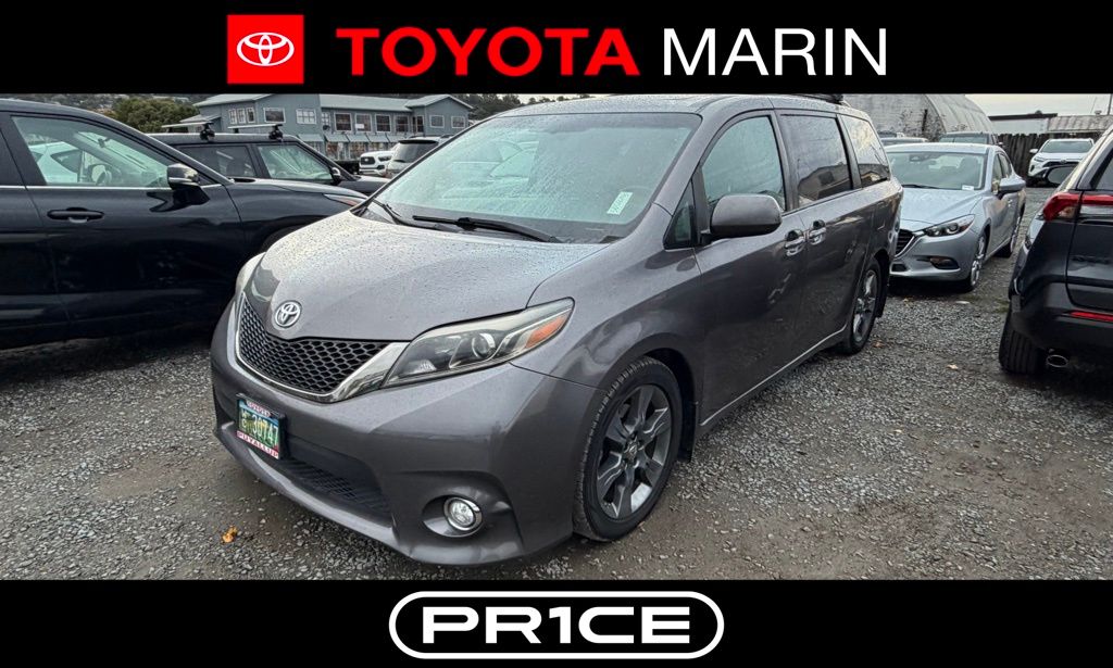 2017 Toyota Sienna SE Premium's photo