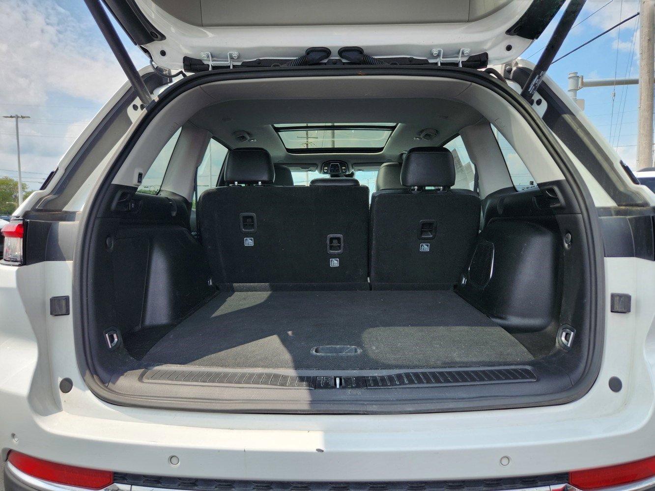 2023 Jeep Cherokee Base photo 37