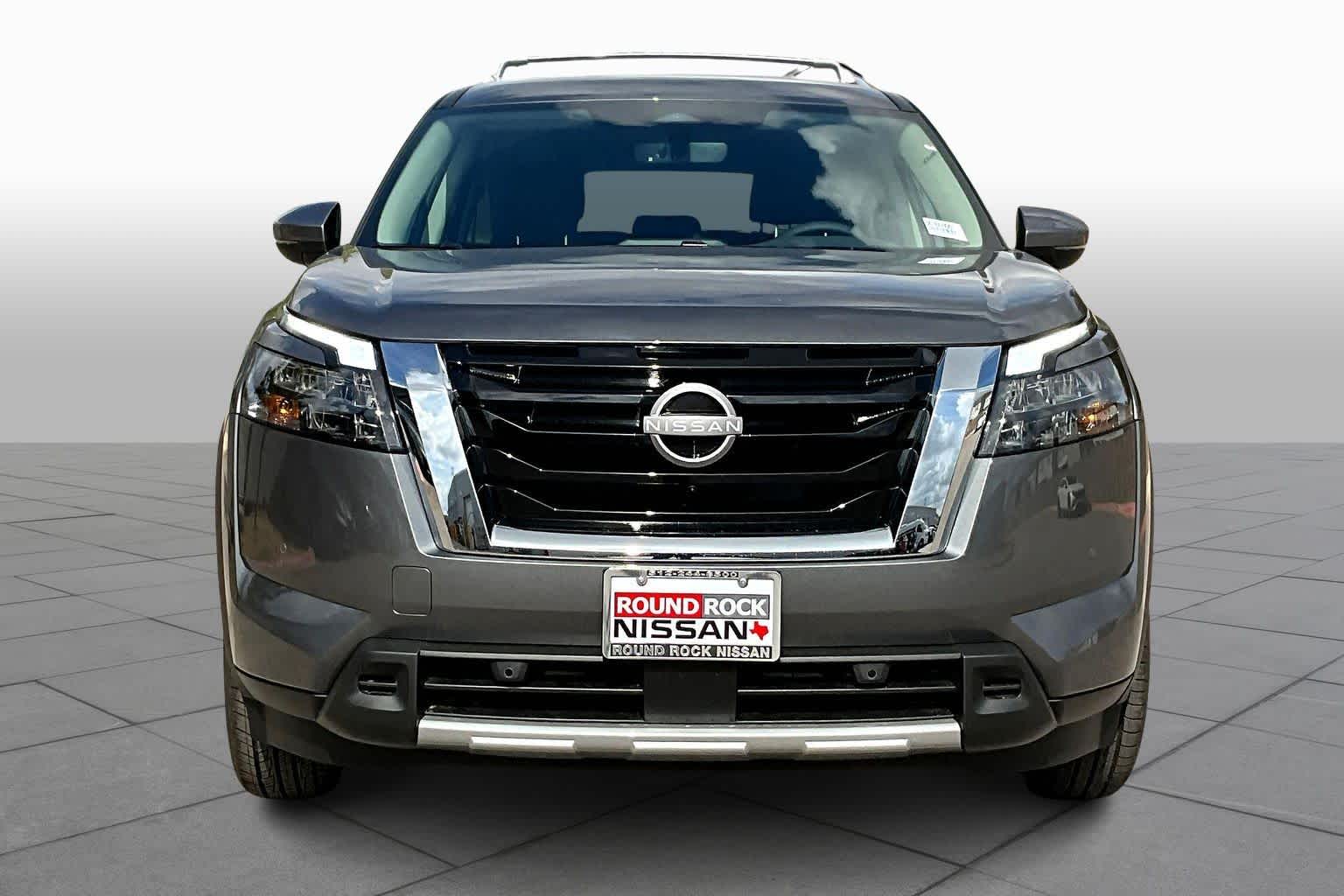 2025 Nissan Pathfinder SL photo 3