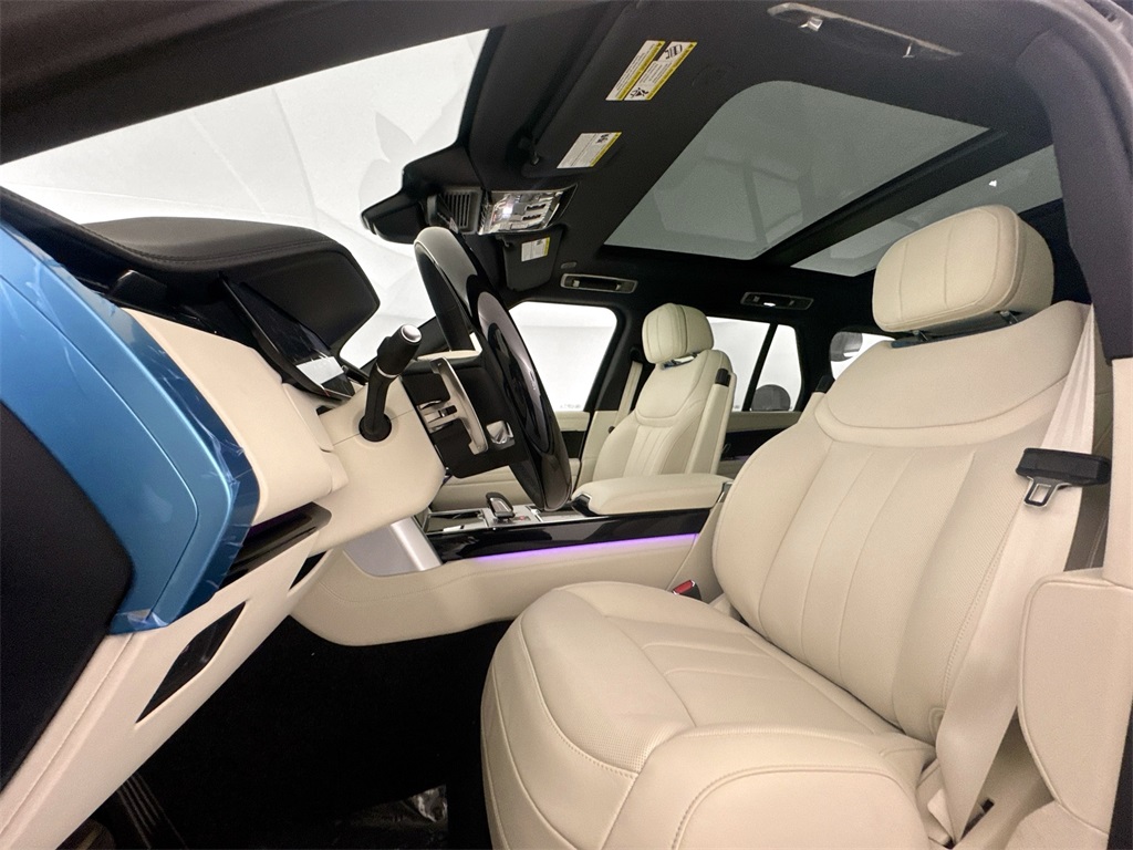 2025 Land Rover Range Rover SE photo 17