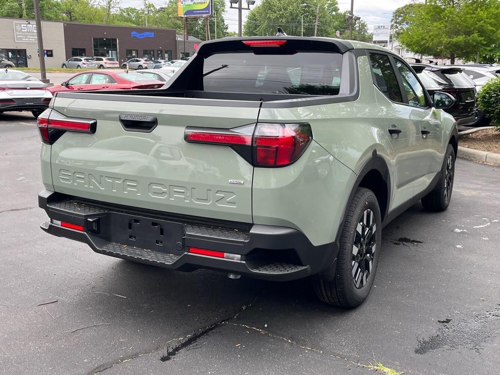 2025 Hyundai Santa Cruz SE photo 2