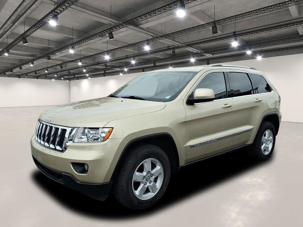 2011 Jeep Grand Cherokee Laredo photo 3