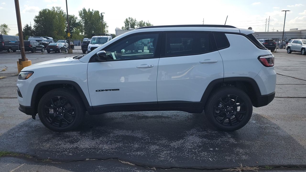 2026 Jeep Compass Latitude photo 3