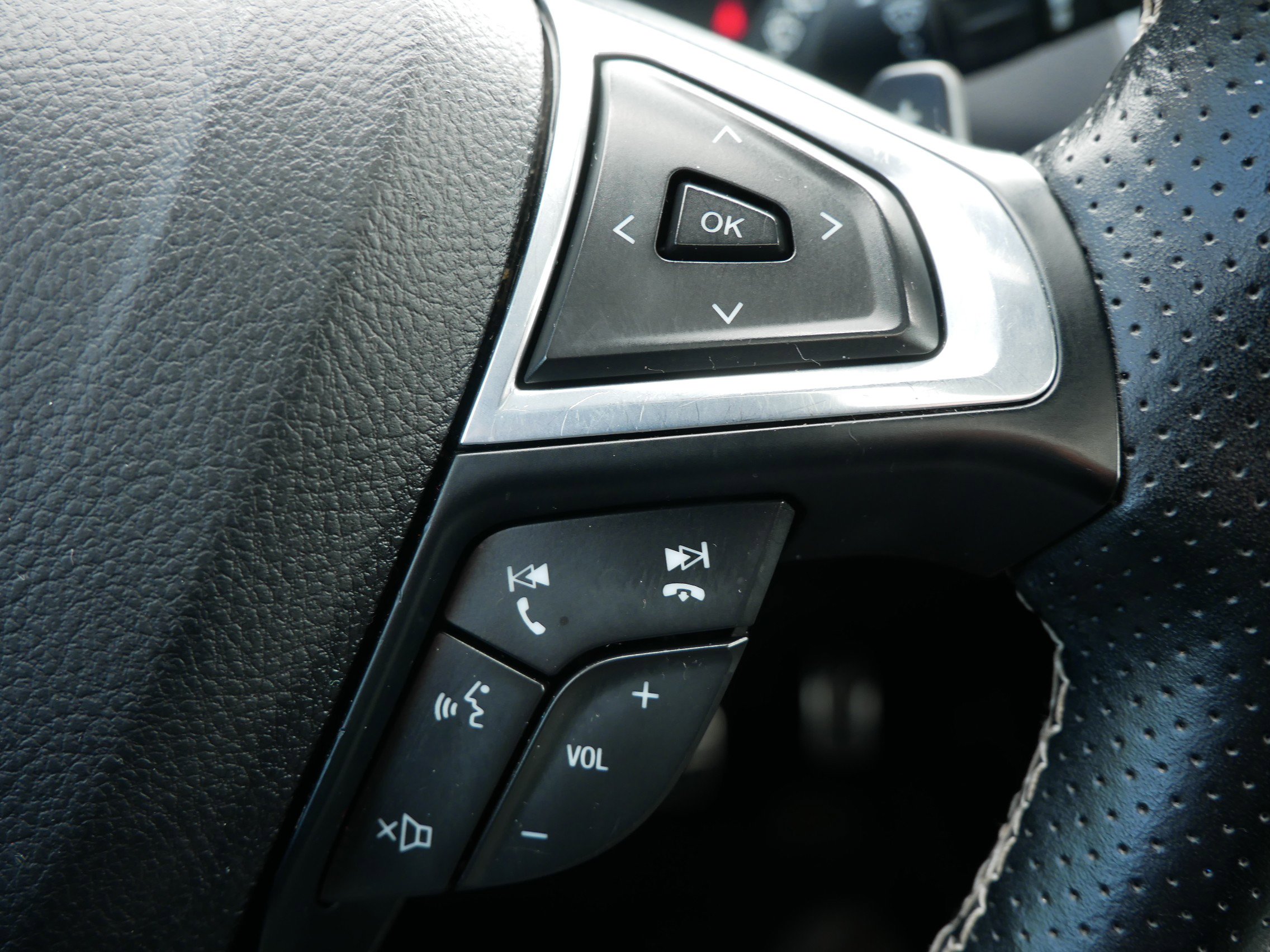 2022 Ford Edge ST photo 19