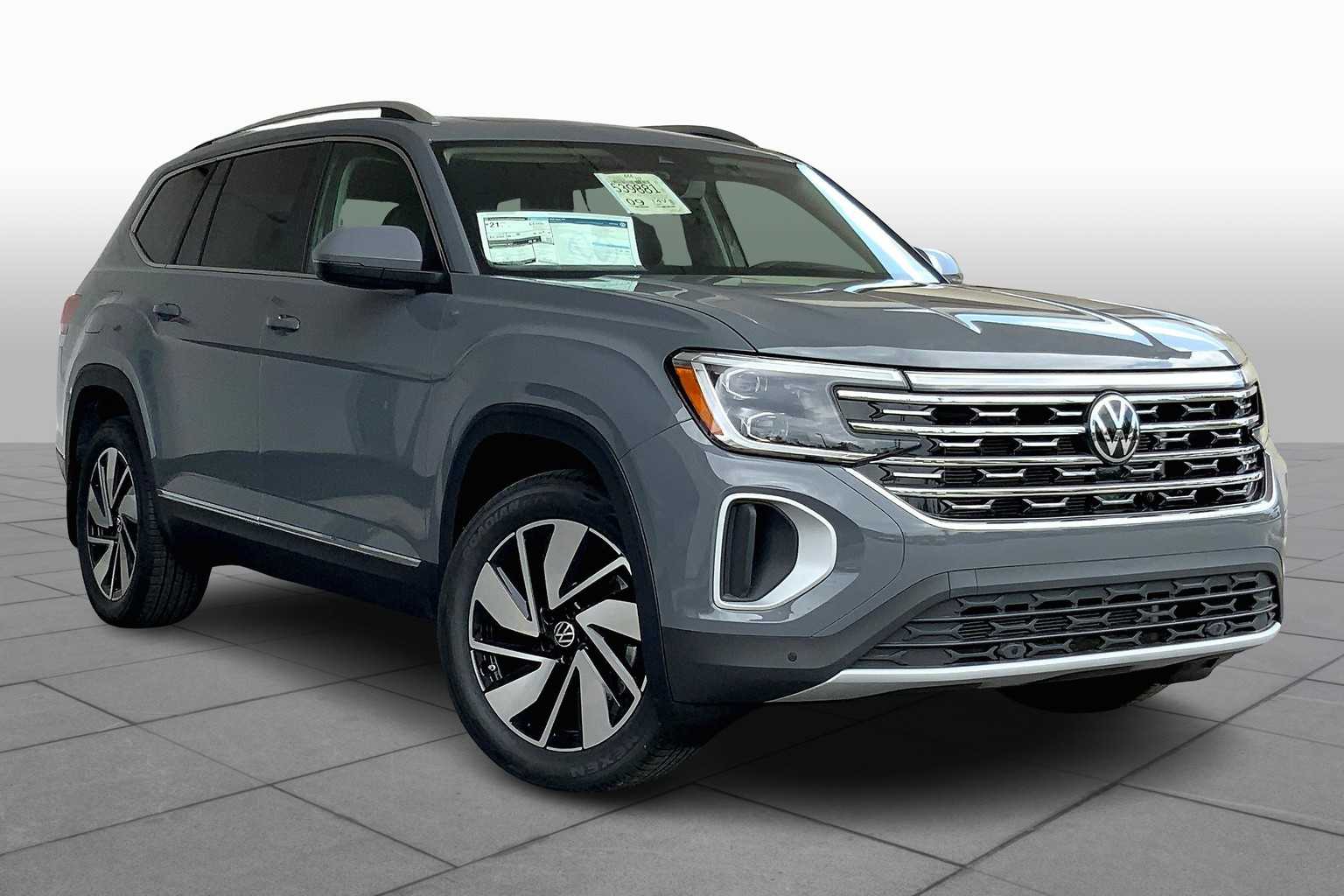 2025 Volkswagen Atlas SEL photo 2