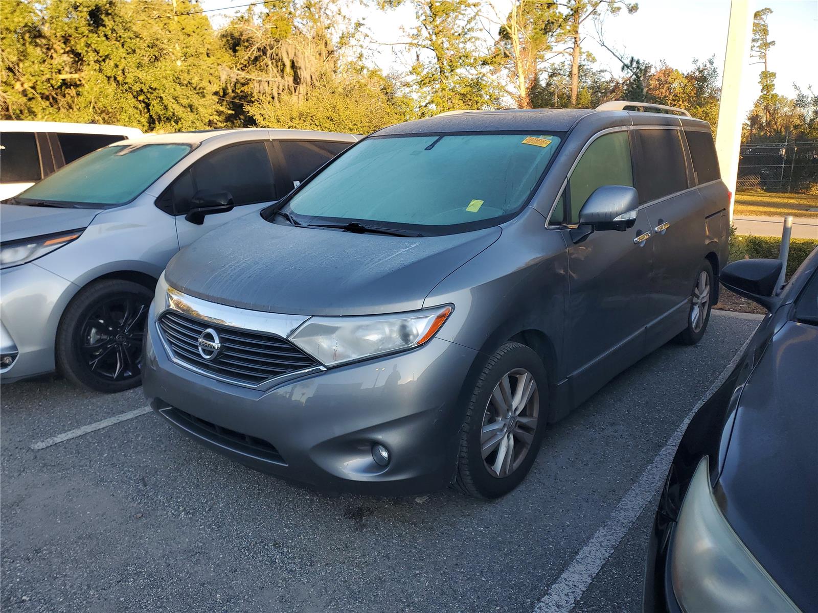 2015 Nissan Quest Platinum's photo