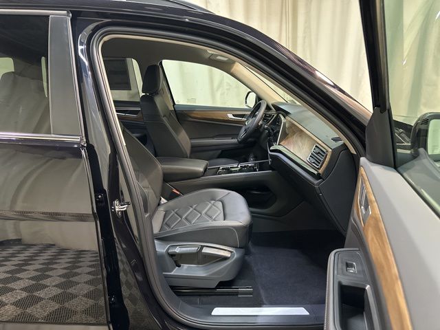 2025 Volkswagen Atlas SE Technology photo 37