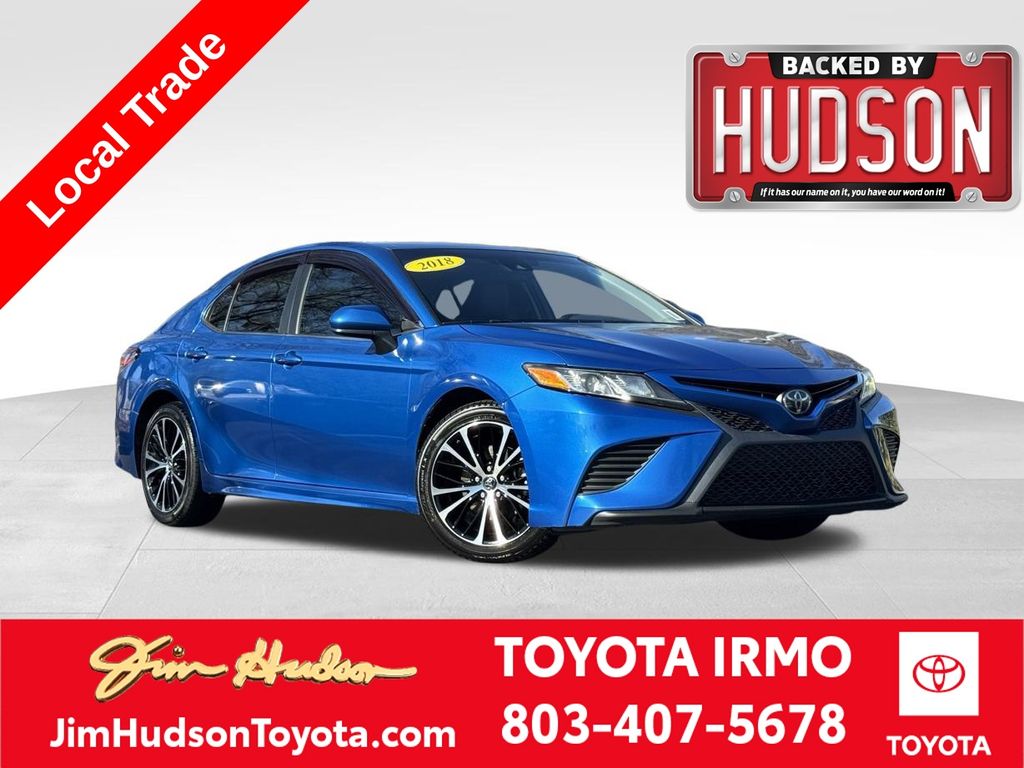 2018 Toyota Camry SE's photo