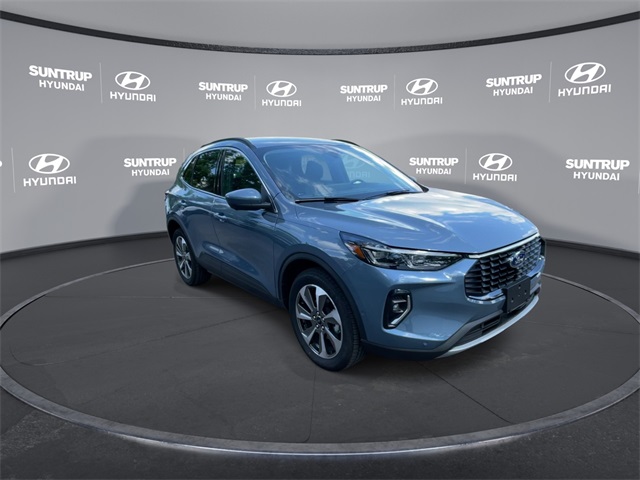 2023 Ford Escape Platinum photo 2