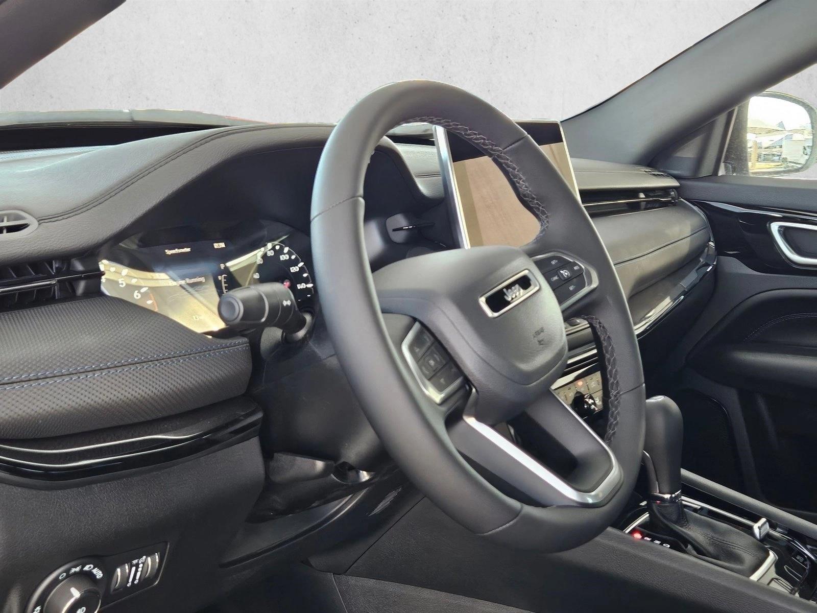 2026 Jeep Compass Latitude Sport photo 3