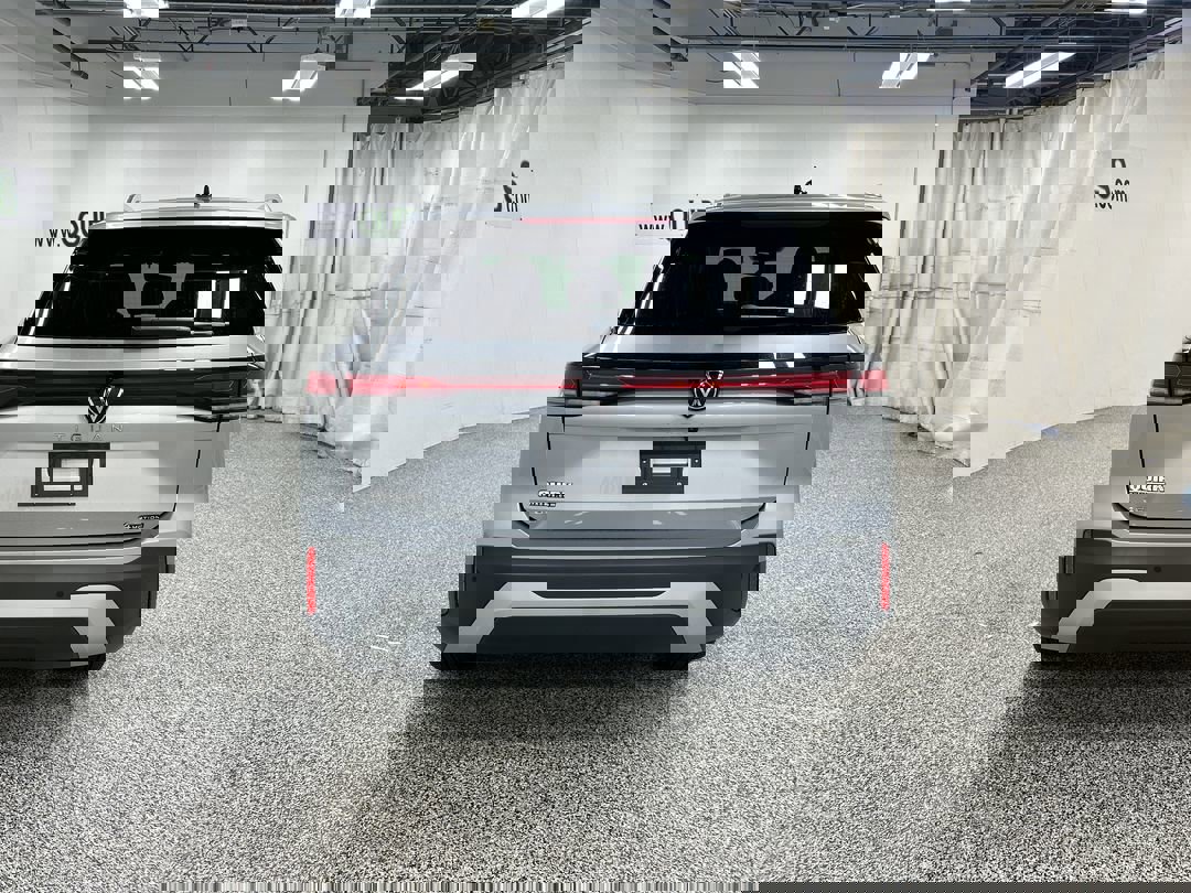 2025 Volkswagen Tiguan SE photo 3