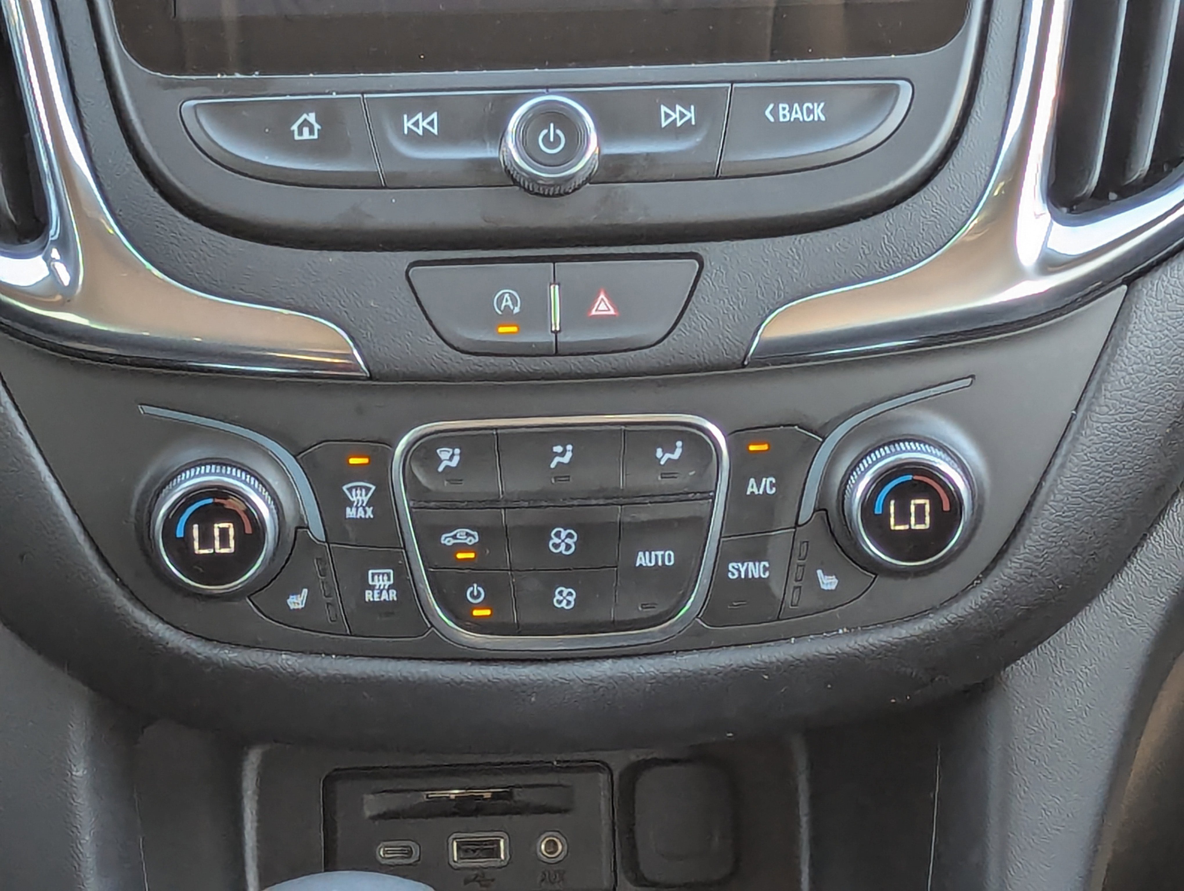 2023 Chevrolet Equinox LT photo 3